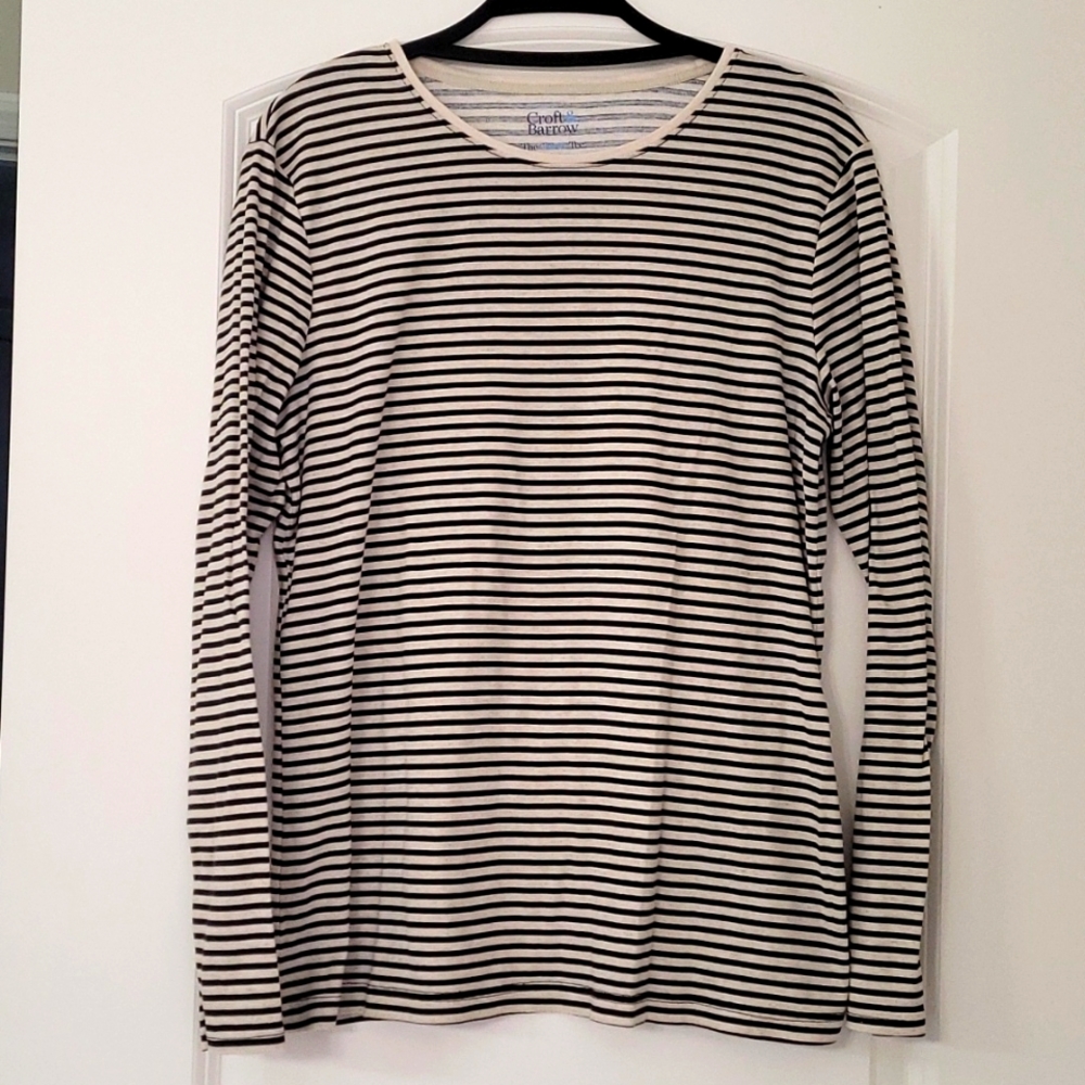 Striped long sleeve top in great condition!